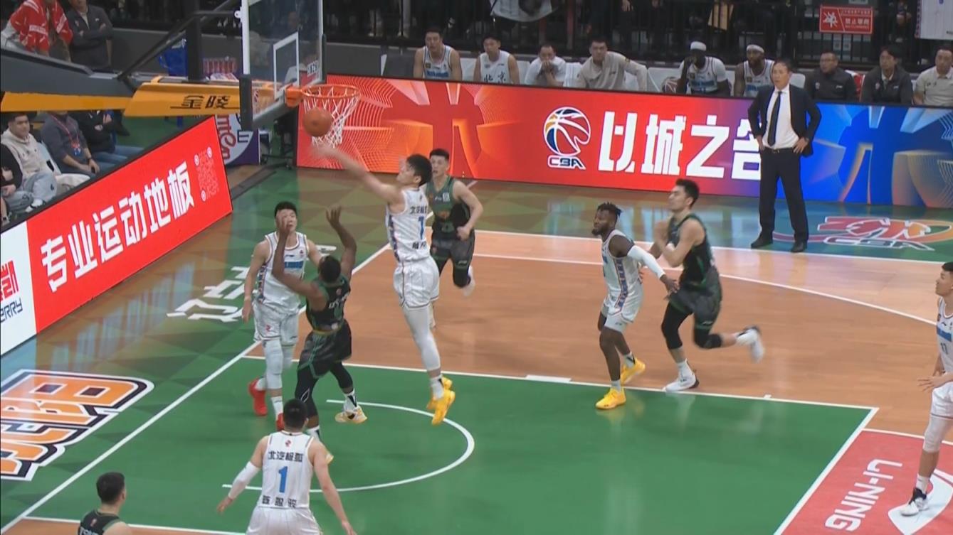 曾凡博釘板血帽弗格上籃 本場個人第6個蓋帽！