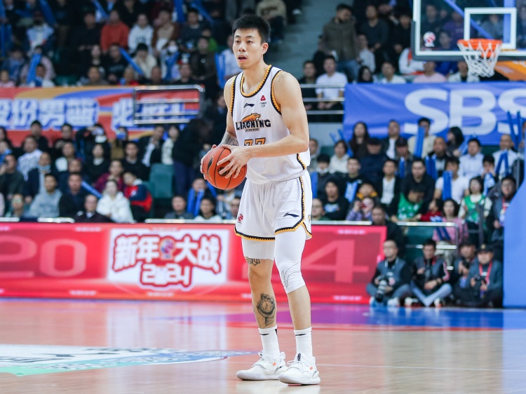 屋漏偏逢連夜雨！張鎮(zhèn)麟7中1僅得2分2板4助 末節(jié)受傷離場