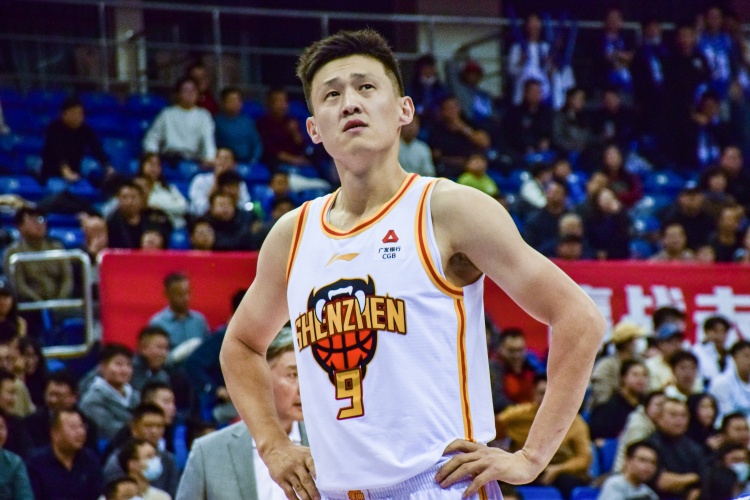 教練教你打籃球！周鵬13中10砍24分&生涯總得分升歷史第十三！