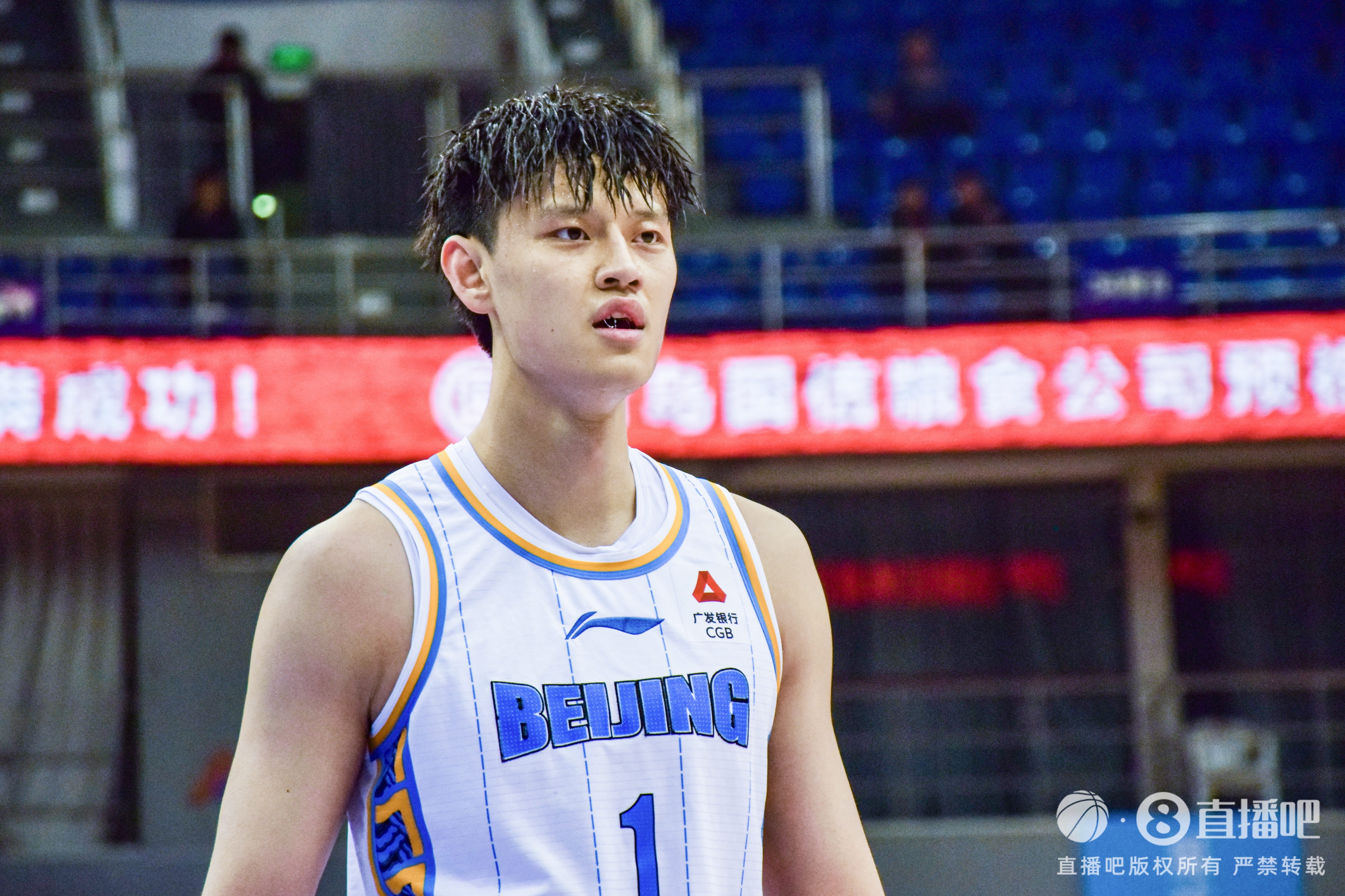 7次大帽相當(dāng)炸裂！曾凡博替補(bǔ)砍16分7板7帽 大帽絕殺遼寧！