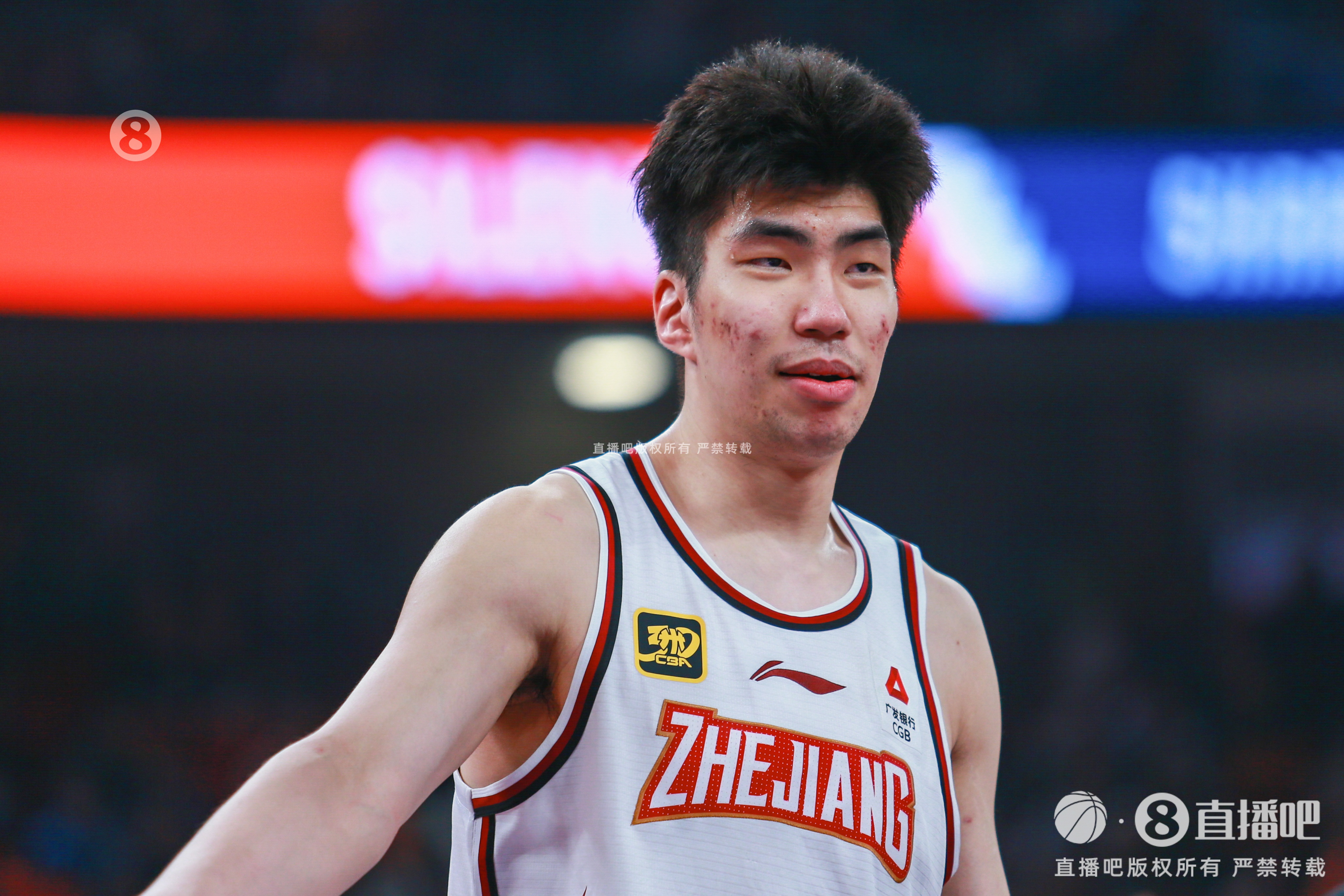 效率極高！余嘉豪8中8貢獻(xiàn)20分7板 罰球5中4